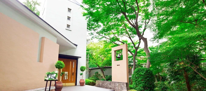 A house with a bell in front of itAI-generated content may be incorrect.