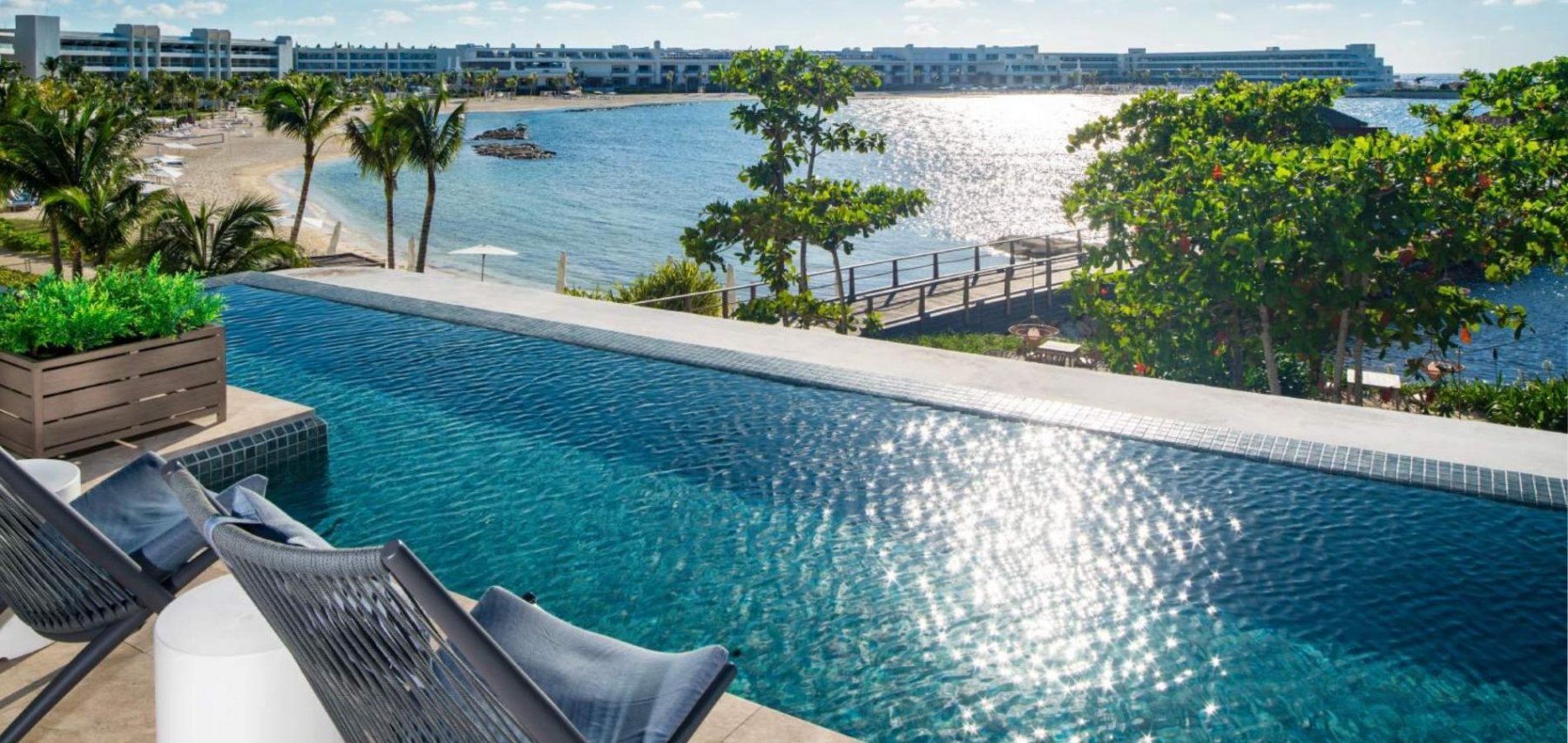 https://media-cdn.tripadvisor.com/media/photo-s/07/26/e4/6c/hotel-riu-palace-antillas.jpg